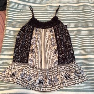 Cute Knox Rose sleeveless blouse. EUC. Size S.